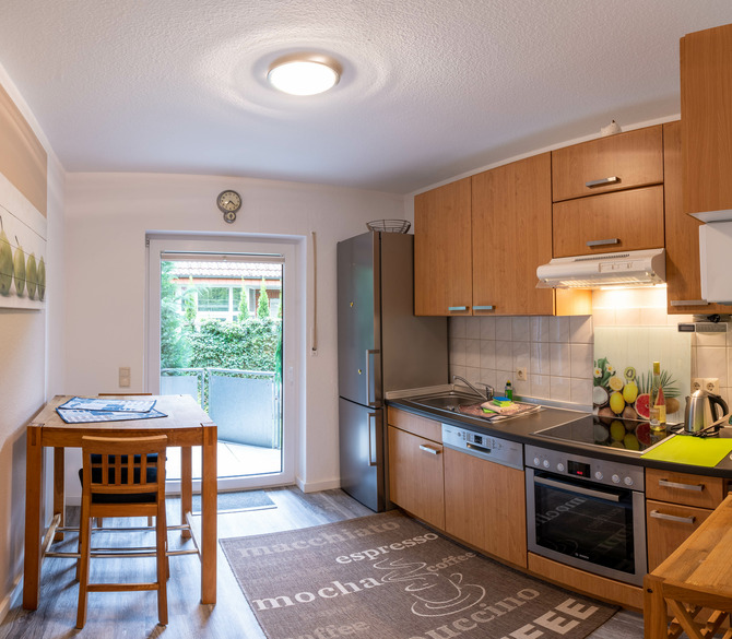 Ferienwohnung in Feldhusen - Diana EG Strandkorb - Küche mit Balkon Zugang