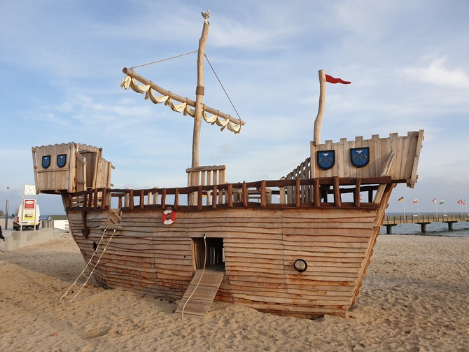 Ferienwohnung in Großenbrode - Haus Meerblick Whg. 3 - Piratenschiff am Strand