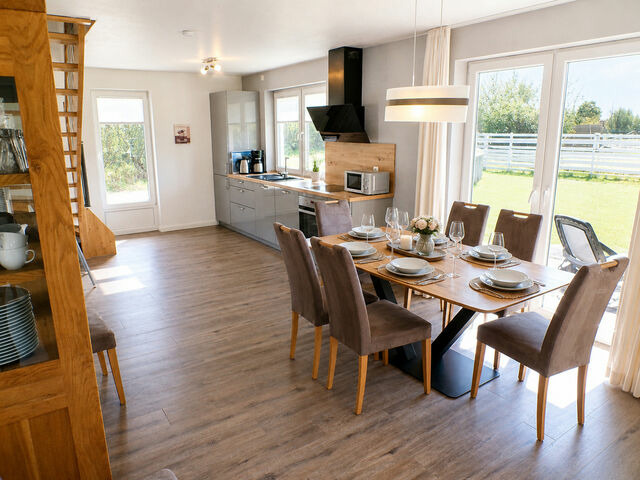 Ferienhaus in Fehmarn OT Staberdorf - Reetdachhaus 4, inkl. 2 Parkpl&auml;tze - Bild 2