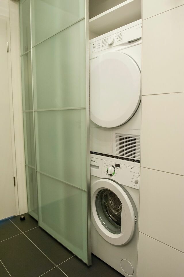 Ferienwohnung in Eckernförde - Apartment 9 "Am alten Leuchtturm", Blickrichtung Innenstadt, Binnenhafen West, seitlicher Meerblick, Hafenspitze - Bild 16