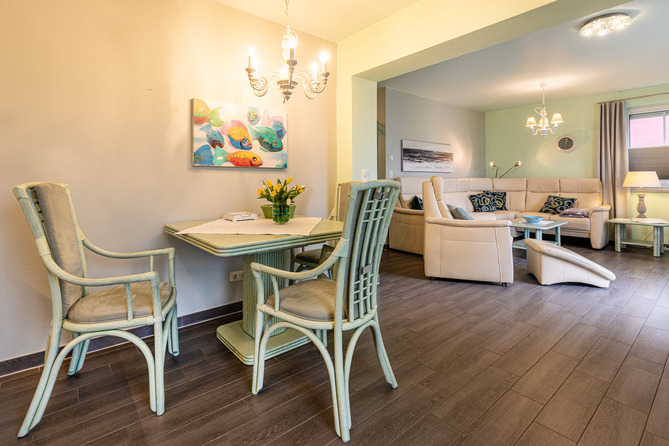 Ferienwohnung in Zingst - Whg S, Ihr UrlaubsZuhause - Essplatz und Wohnbereich