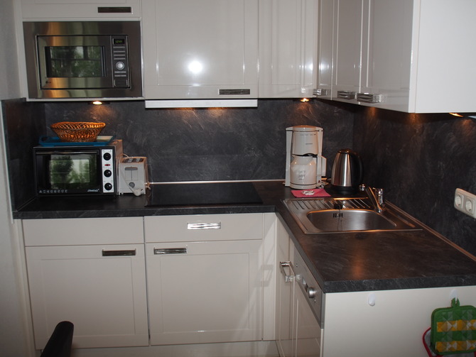 Ferienwohnung in K&uuml;hlungsborn - Strandstra&szlig;e 32 - Moderne K&uuml;che