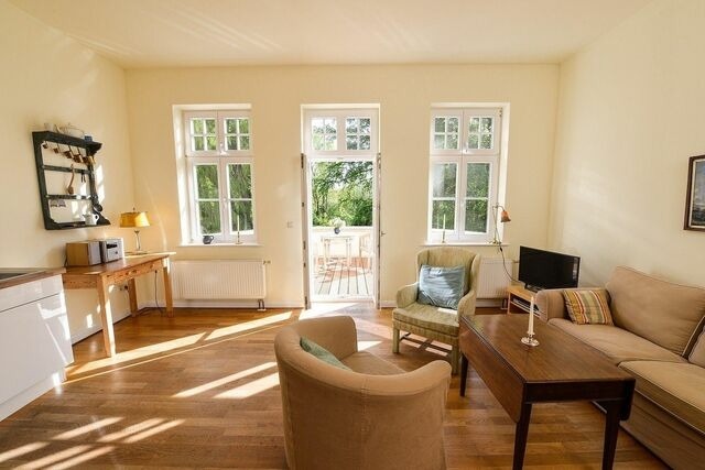 Ferienwohnung in Neuenkirchen (Rügen) - Rügen Ferienwohnung 7 am Wasser Gut Grubnow mit Balkon WLAN und Sauna - Bild 4