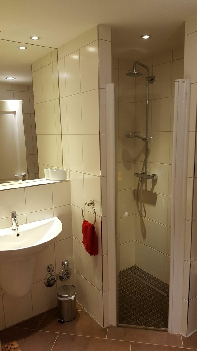 Ferienwohnung in Baabe - MeerWohnung mod. Fewo direkt am Strand mit Pool - Bild 5