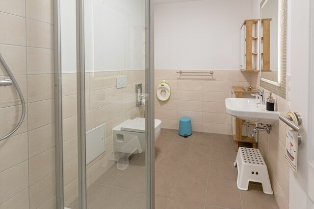 Ferienwohnung in Sellin - Haus Waldidyll, Vergissmeinnicht - Bade- & Erlebniswelt t&auml;glich inklusive - Bild 9